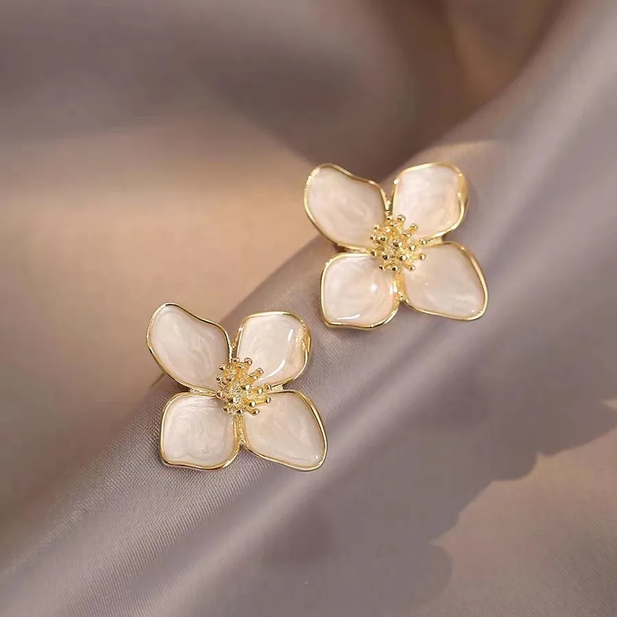 Floral Stud Earrings for Women French Retro Style Elegance Shows Temperament Perfect for Everyday and Also Dinner Party Gifts image 2
