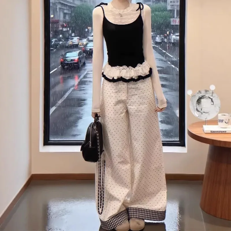 

Весенний комплект из двух предметов: платье в горошек с эффектом омоложения и изысканный повседневный костюм. Модный, простой, стильный, подчеркивающий индивидуальность.