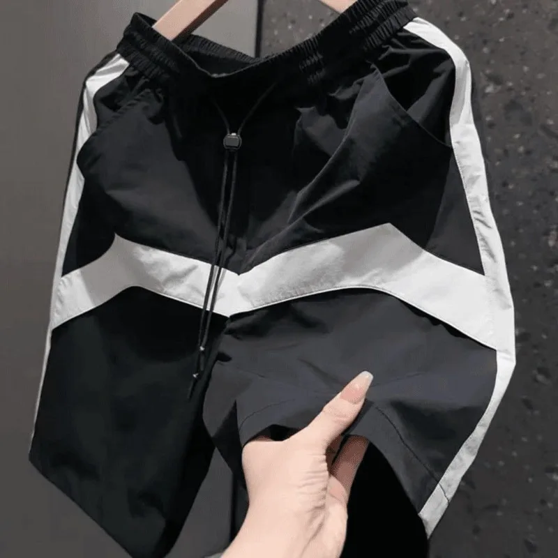 The New Summer Patchwork Shorts, Men's Quick-drying Capri Pants, Loose Sports Beach Pants Are Casual, Trendy and Fashionable