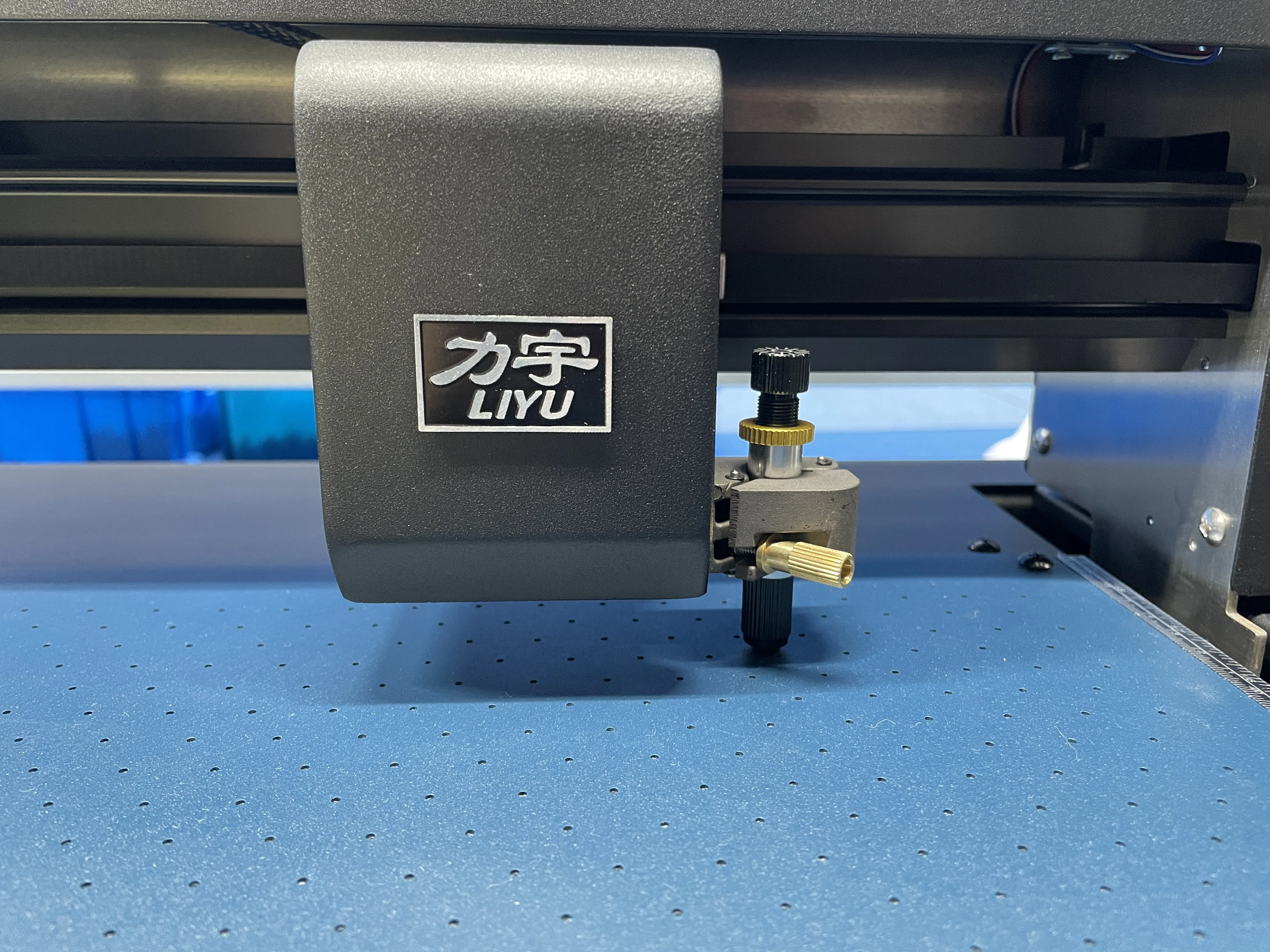 High Definition Camera And Vacuum Adsorption Label Cutter Versatile 3040 Flatbed Cutting Plotter