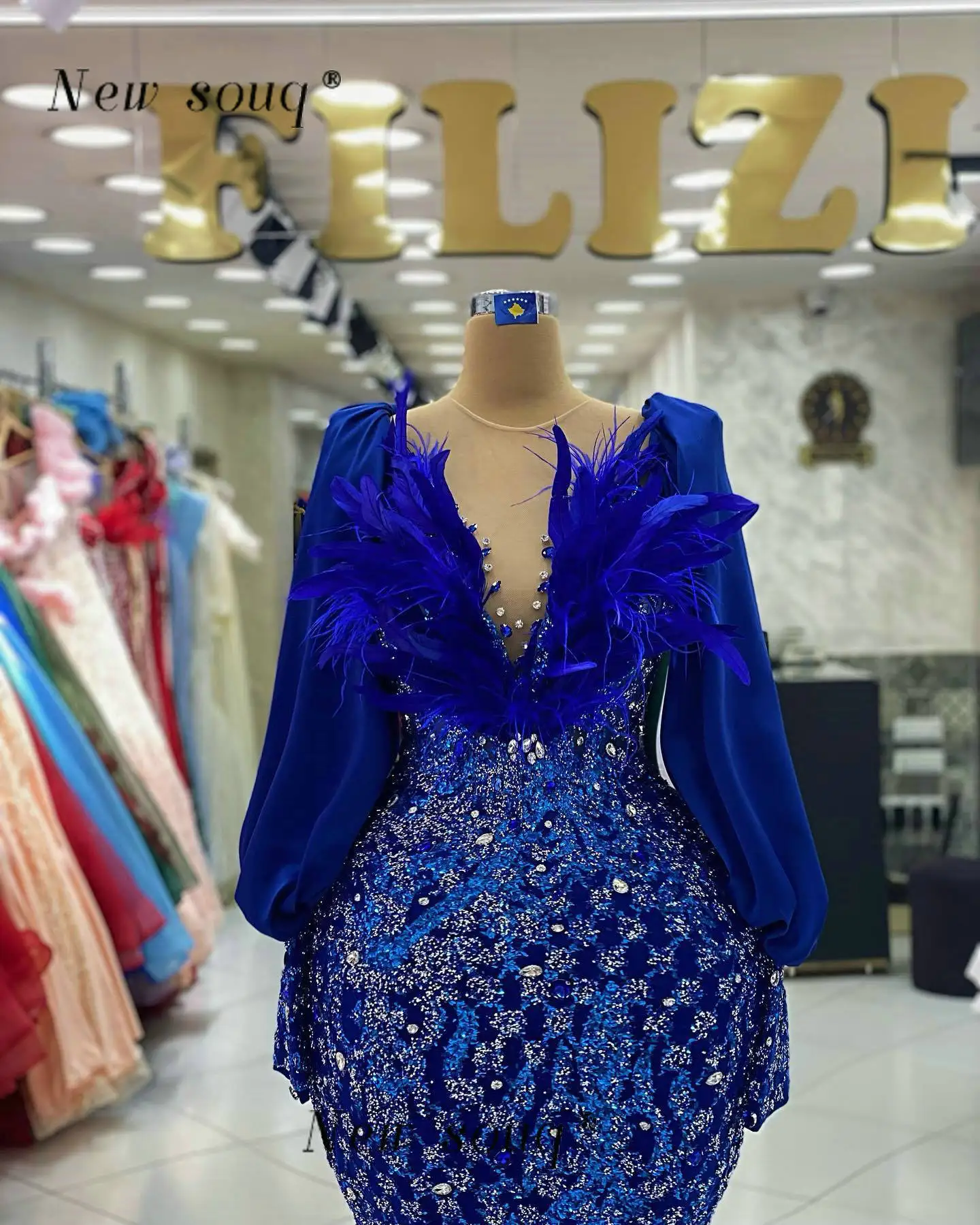 Vestidos de noche de sirena azul real con plumas de Dubái, mangas largas hinchadas, vestidos de fiesta formales de ceremonia con lentejuelas brillantes a la moda