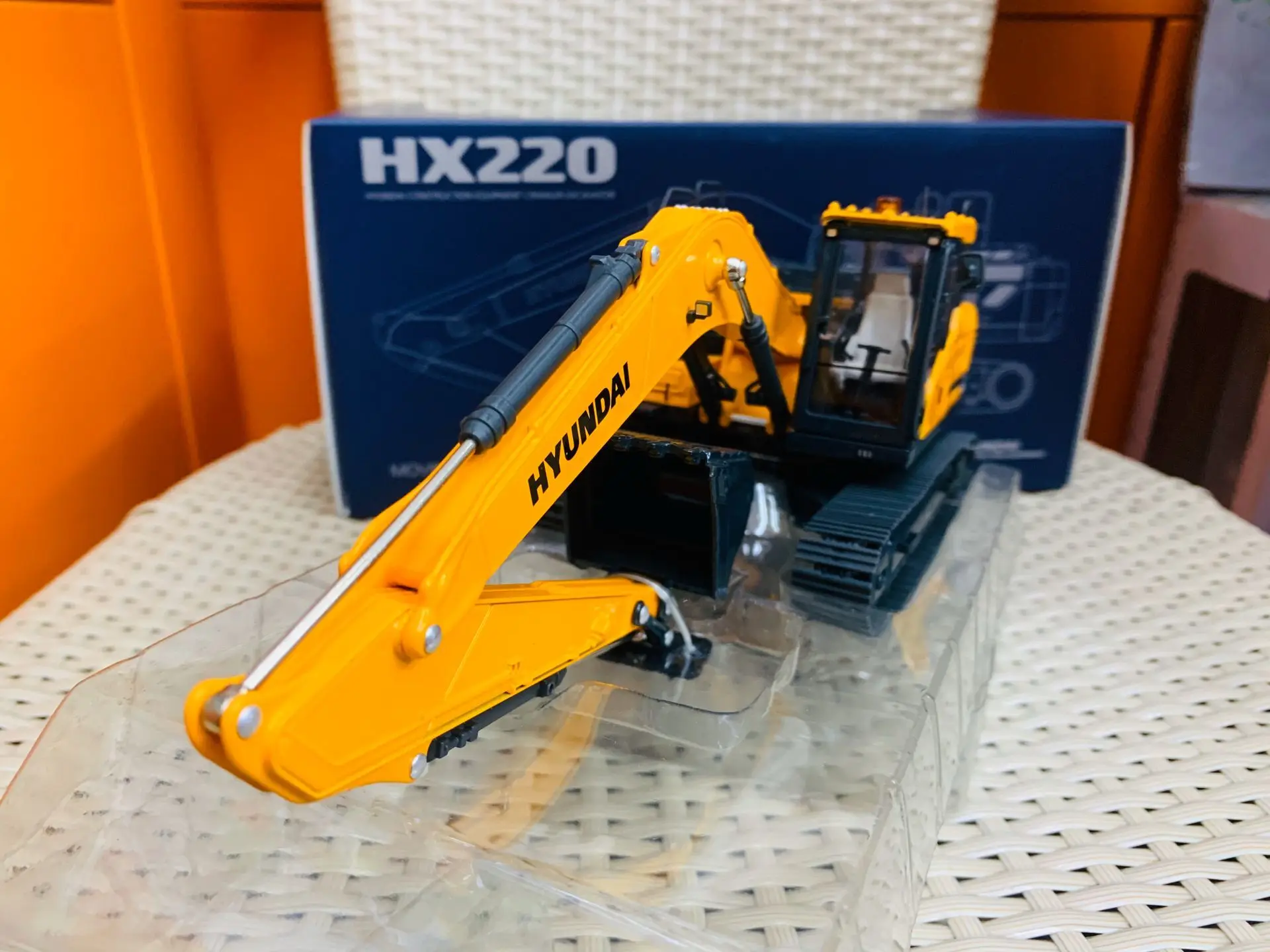 Hyundai Construction Equipment Crawler Excavator HX220 Yellow 1:35 Scale Die-Cast Model New in Box