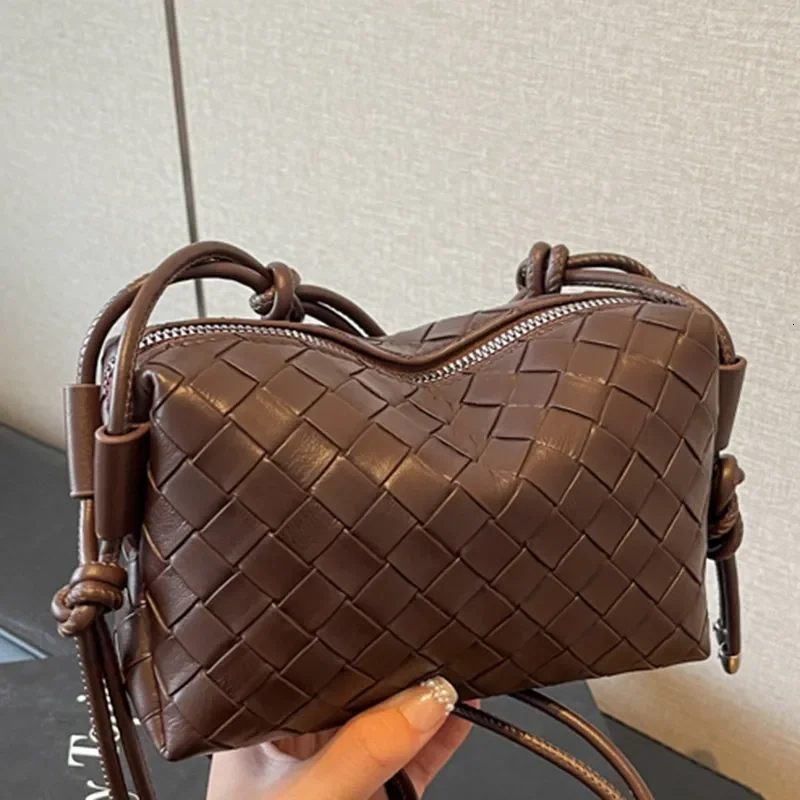 

Simple Chic Single Shoulder Luxury Bag Bag Niche Design Woven Bag For Women Fashionable Shopping Commuting Crossbody Bag