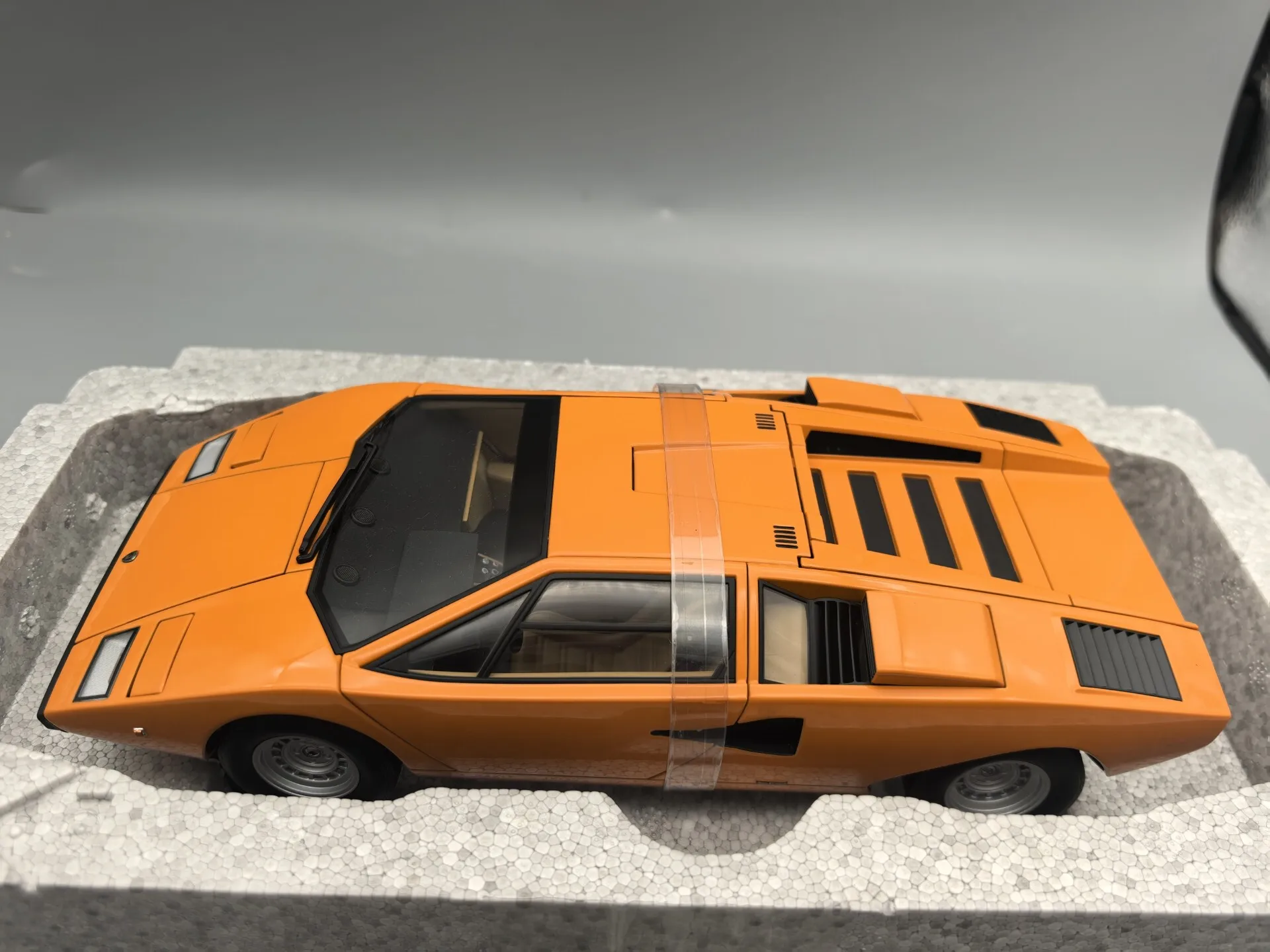Autoart 1:18 Countach LP400 Orange Simulation Limited Edition All Open Alloy Metal Static Car Model Toy Gift