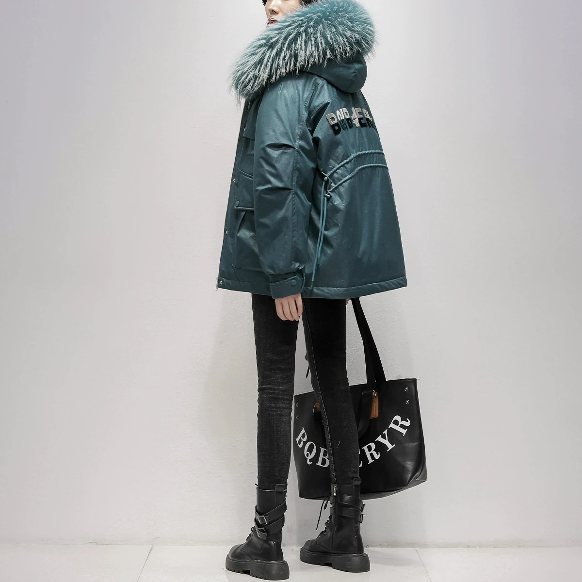 2025 inverno nuova versione coreana delle donne allentato grande collo di pelliccia moda piumino d'anatra bianca corto piumino spesso femminile caldo Parka