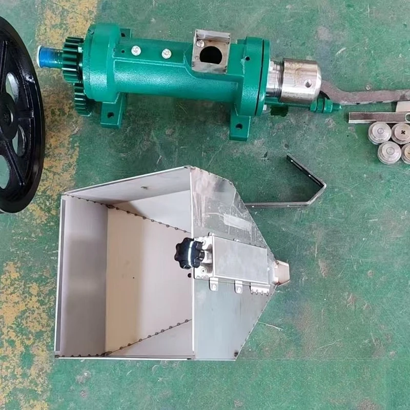 Commercial Internal Cutting Caterpillar 60 Granular Feed Food Grains Extruder