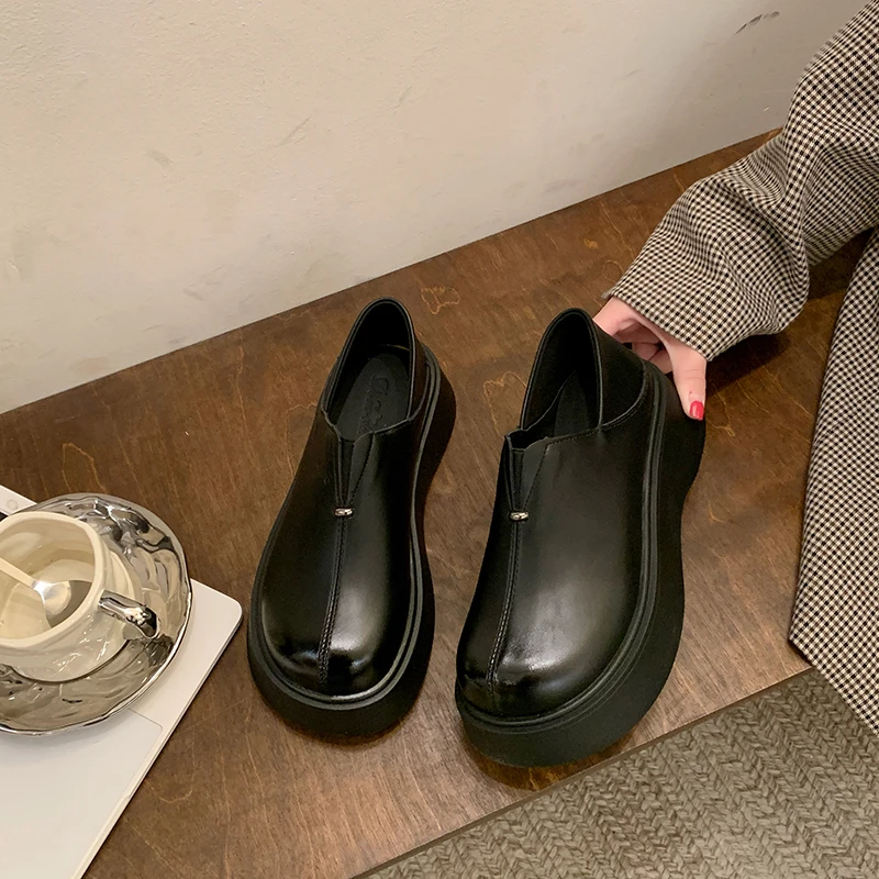 

Высококачественные маленькие кожаные туфли Boken на толстой подошве для женщин весны 2025, новые женские лоферы для ленивых на мягкой подошве с двойной подошвой