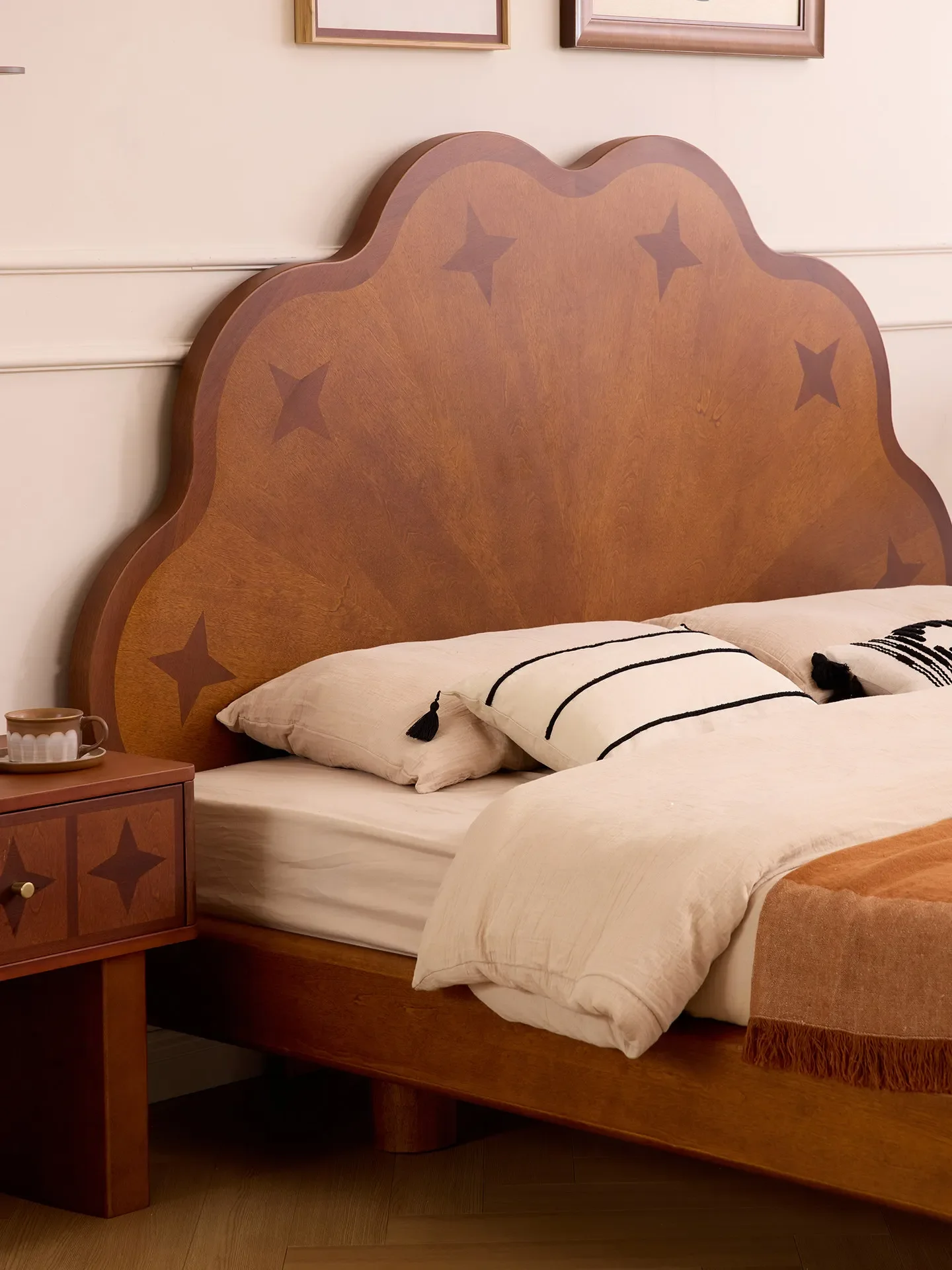 Medieval style solid wood bed 1.8 meters master bedroom double bed household bedroom floor row skeleton retro furniture national