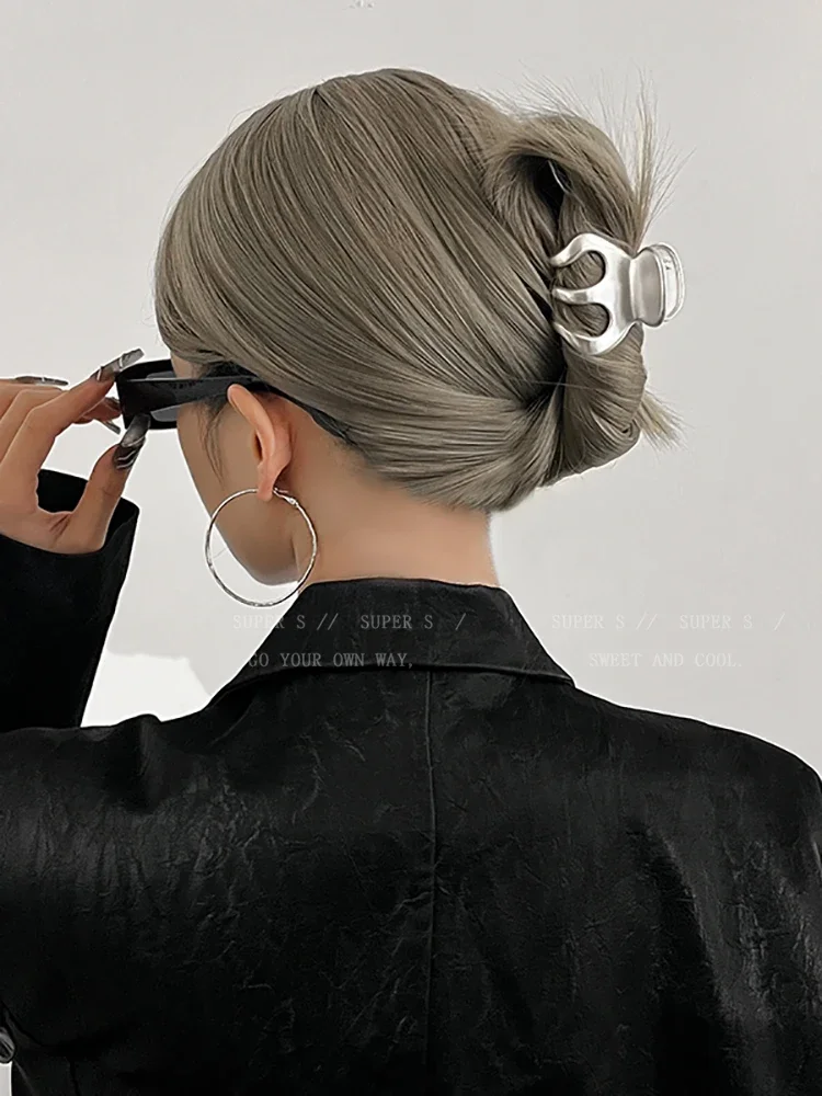 

Alloy Hair Claw Hair Crabs Silver Color Fashion Chic Girls Y2k Hair Accessories for Girls and Women Hair Clips