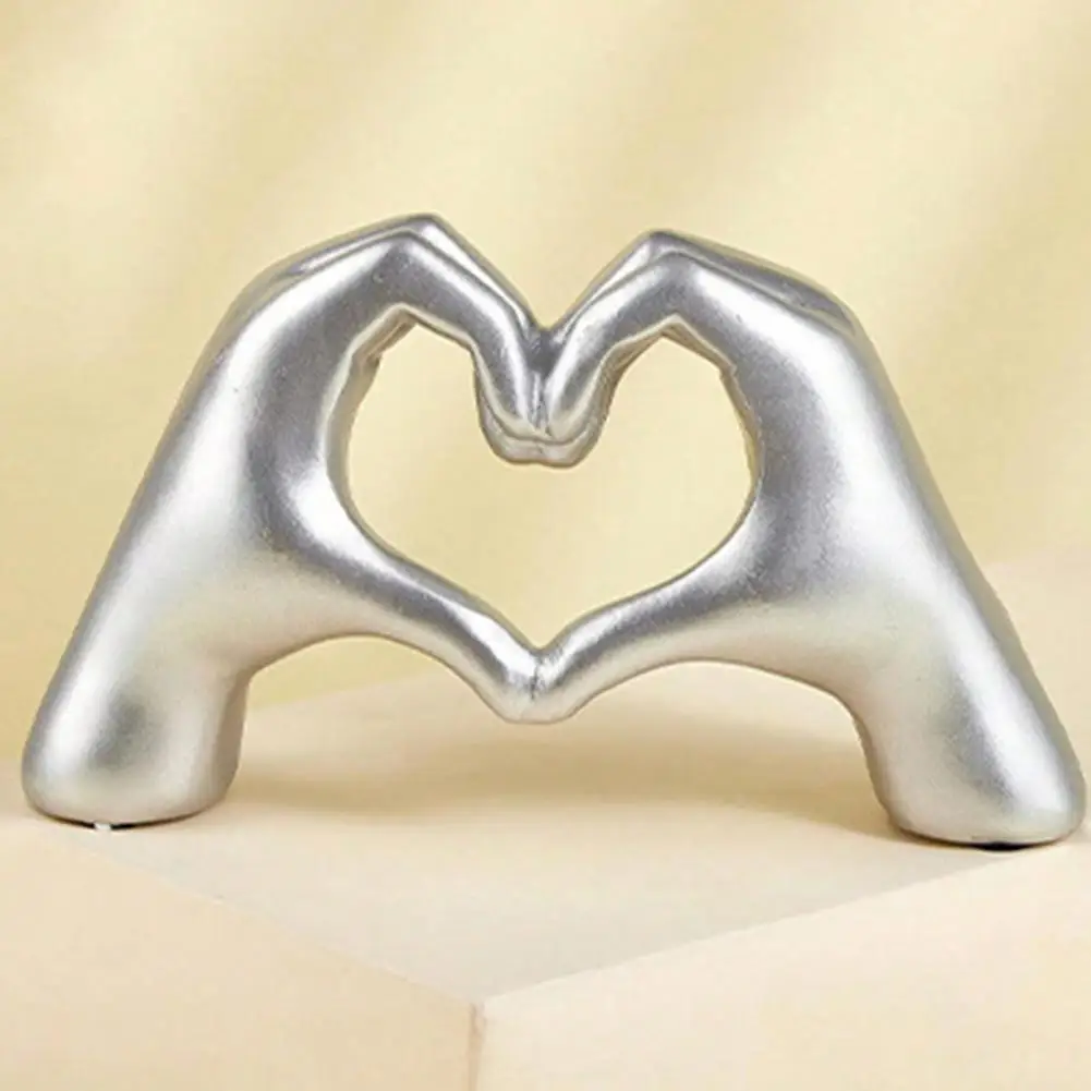 Love Heart Hand Figurine Heart-shaped Gesture Resin Statue Sculpture Home Office Wedding Party Desktop Decoration Ornament