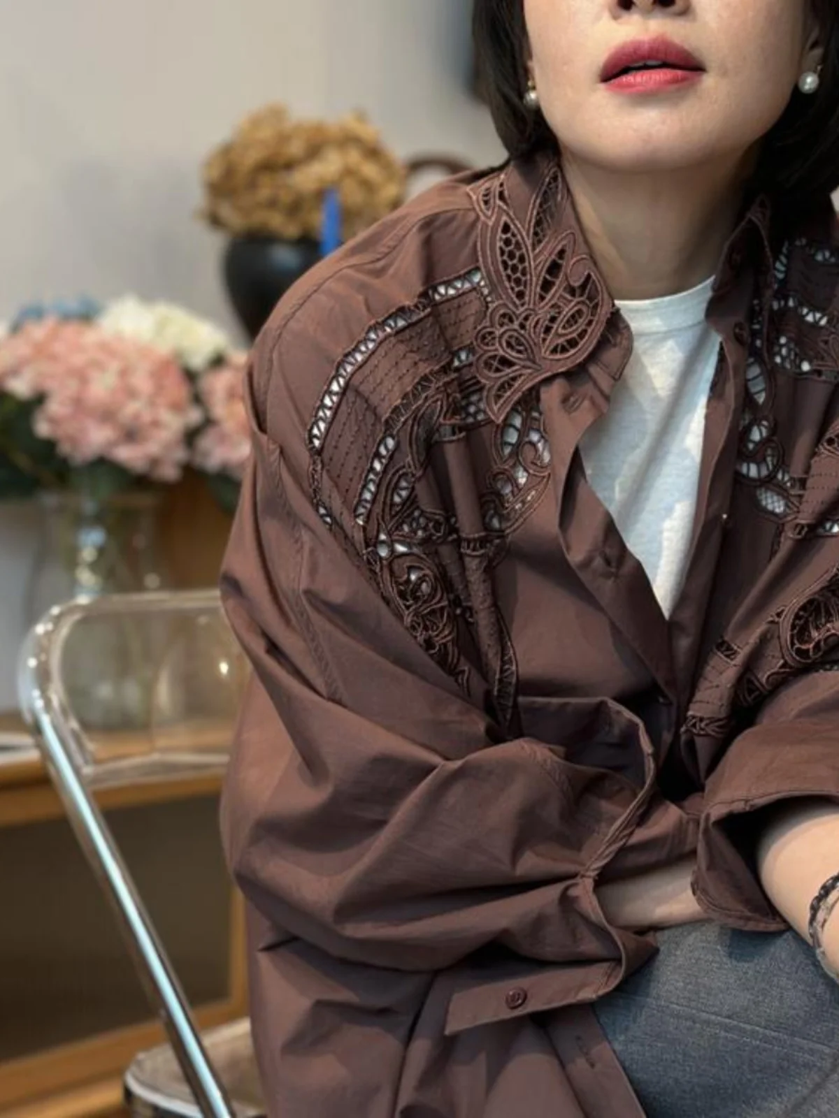 

Женская рубашка с вышивкой и ажурными вставками, свободного кроя, с длинным рукавом, с воротником, для делового повседневного стиля, с тщательной отделкой