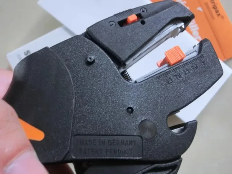 Импортные плоскогубцы для зачистки проводов Weidmuller STRIPAX 9005000000   из Германии