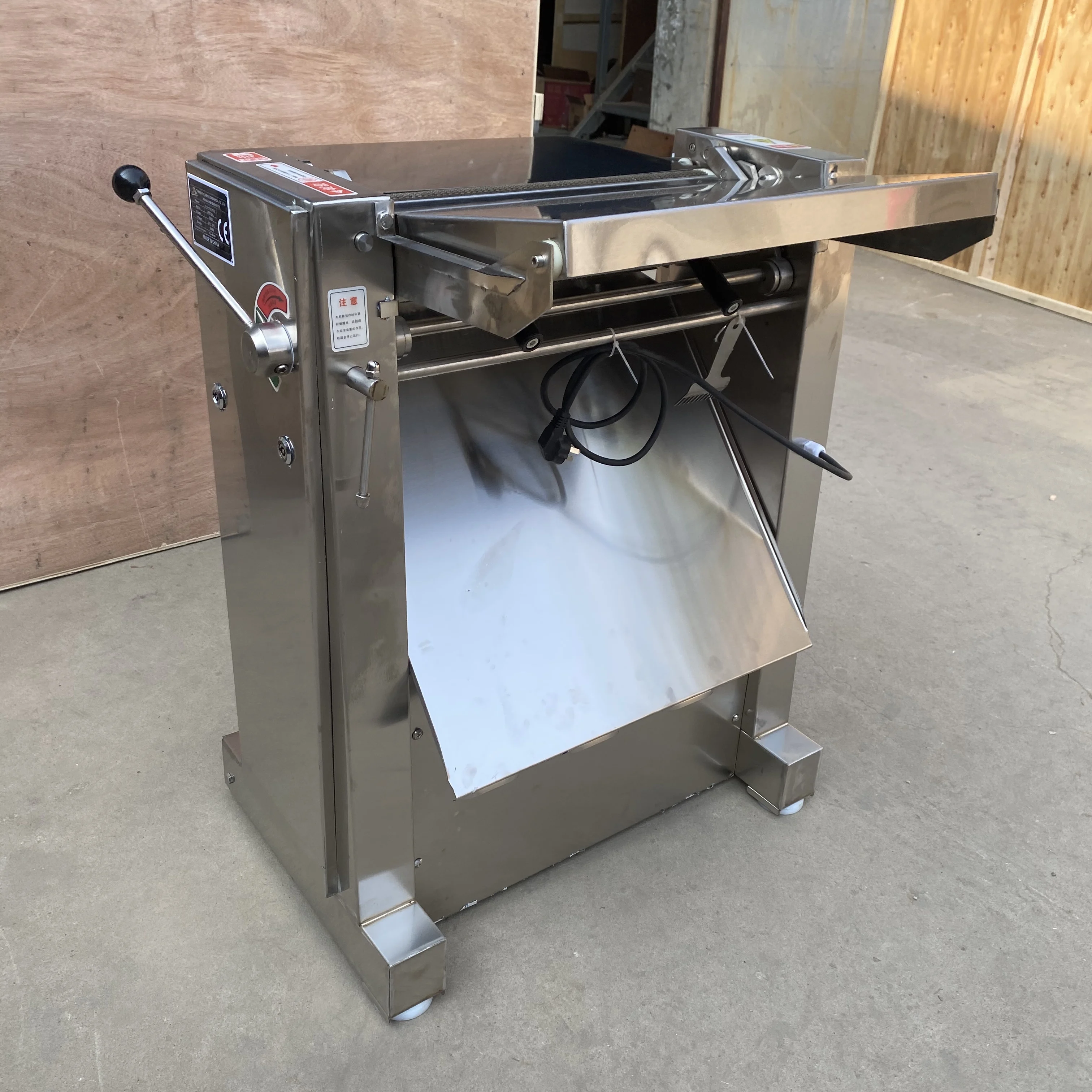 110V 220V อัตโนมัติหมู Skinning เครื่อง 0.5-6 มม.ความหนาปรับหมู Peeling Machine Commercial