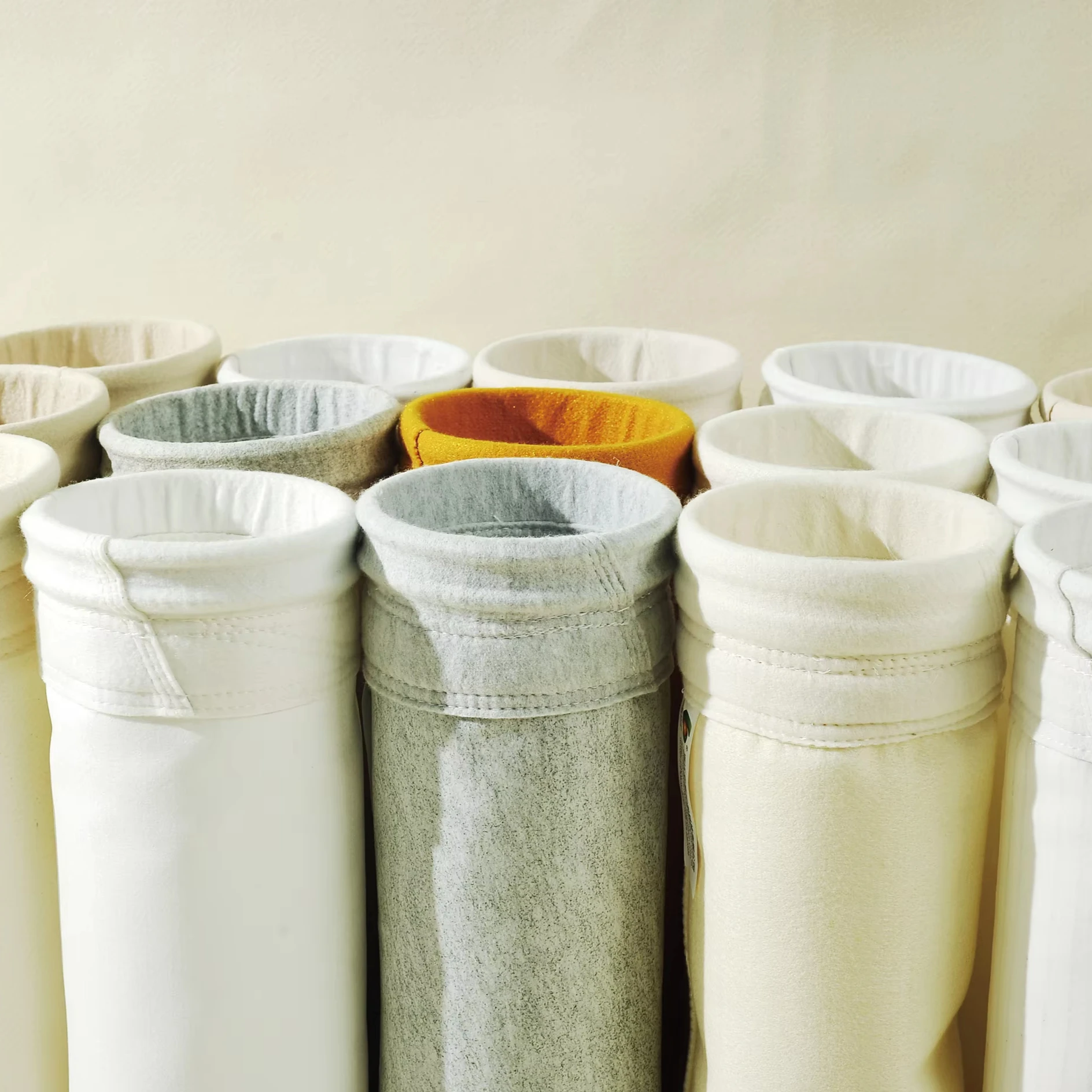 Sacchetto raccoglitore di polveri industriale personalizzato Sacchetto filtro in poliestere antistatico resistente all'olio idrorepellente per temperatura ambiente