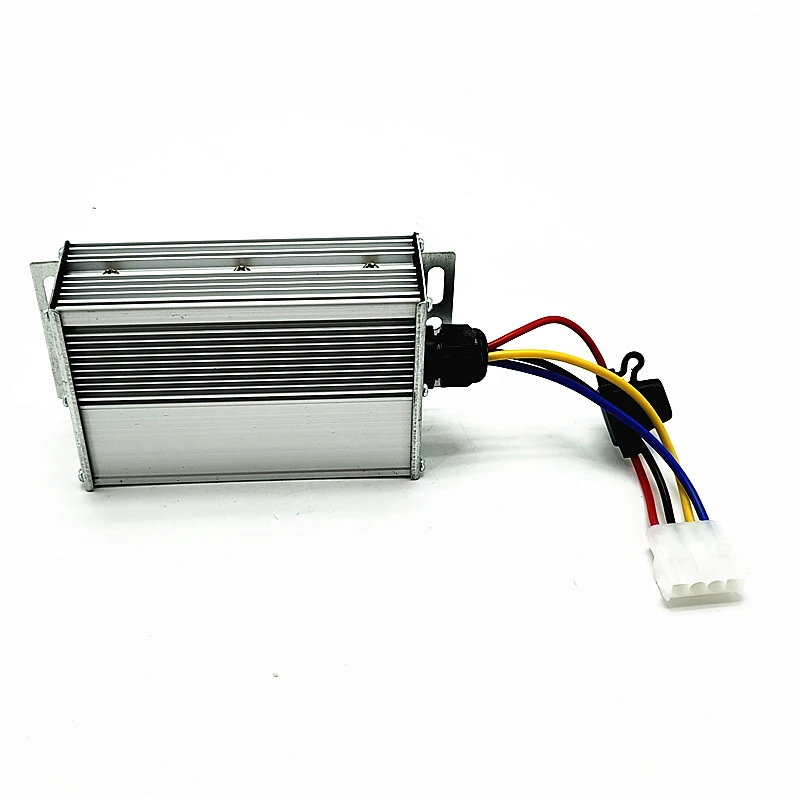 

Универсальный четырехлинейный преобразователь напряжения постоянного тока в постоянный от 48 до 72 В до 12 В для гольф-каров