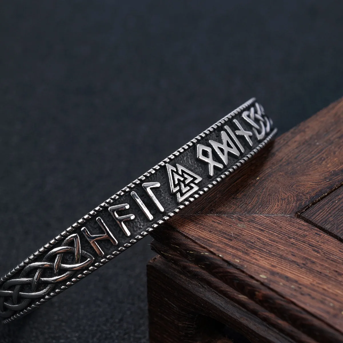 Vintage Viking Rune Bangles for Men Women Celtic Knot Shaped Stainless Steel Open Bracelet Jewelry Medium Golden Accessory Gift