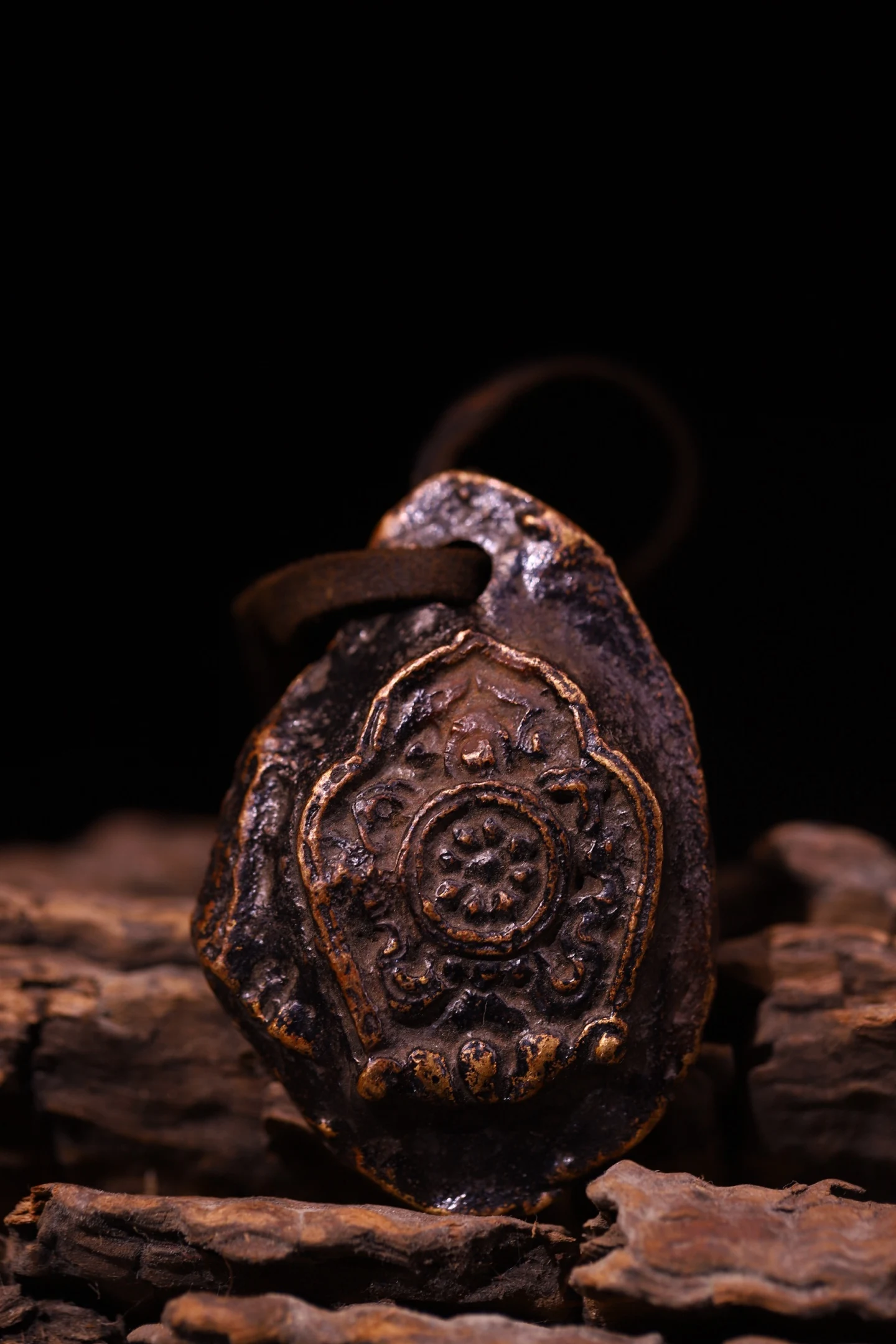 Old Bronze Cinnabar Lucky Eight Treasures Buddha Wheel Pattern Polygonal Buddha symbol Pendant Amulet Dharam