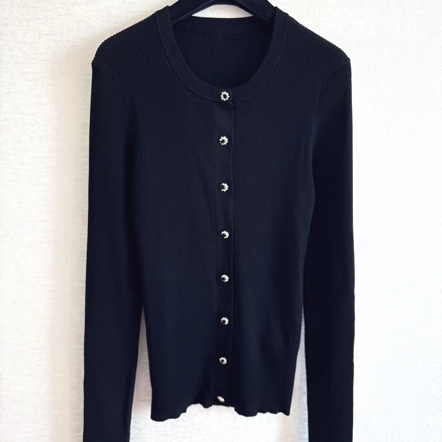 2026 Summer New Metal Buckle Decorative Round Neck Slim-fit Slimming Long-sleeved Knitted Cardigan For Women