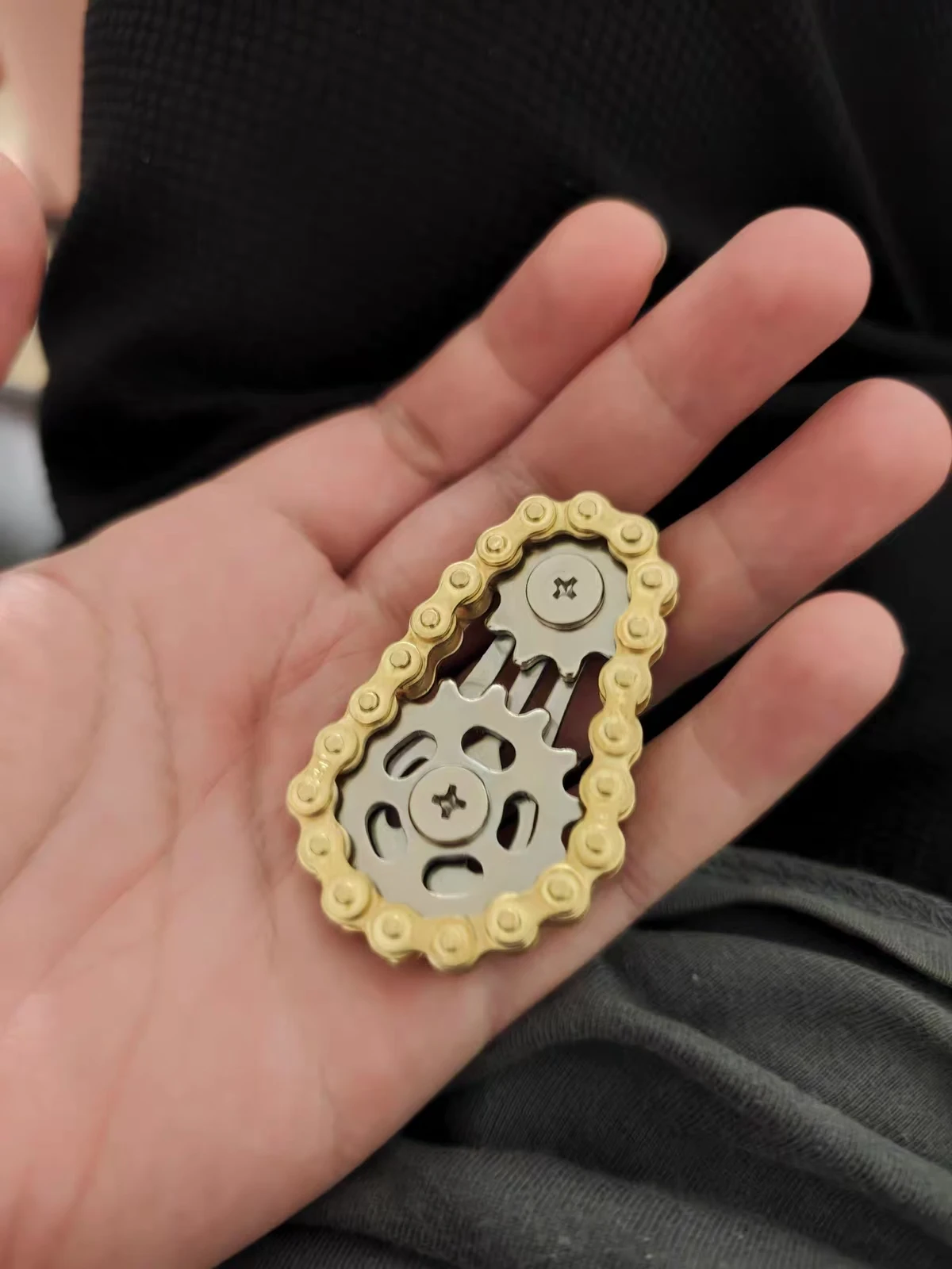 Roller Chain Gear Fidget Spinner, Metal Mechanical Finger Spinner Toy, Smooth Spin Stress Relief Hand Toy for Adults Kids