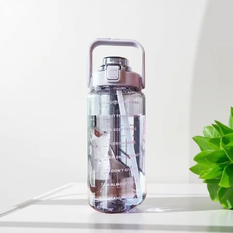 ขวดน้ําฟาง 2 ลิตรถ้วยน้ําพลาสติกความจุขนาดใหญ่ขวดเครื่องดื่มแบบพกพาพร้อมเครื่องหมายเวลาสําหรับกีฬากลางแจ้ง