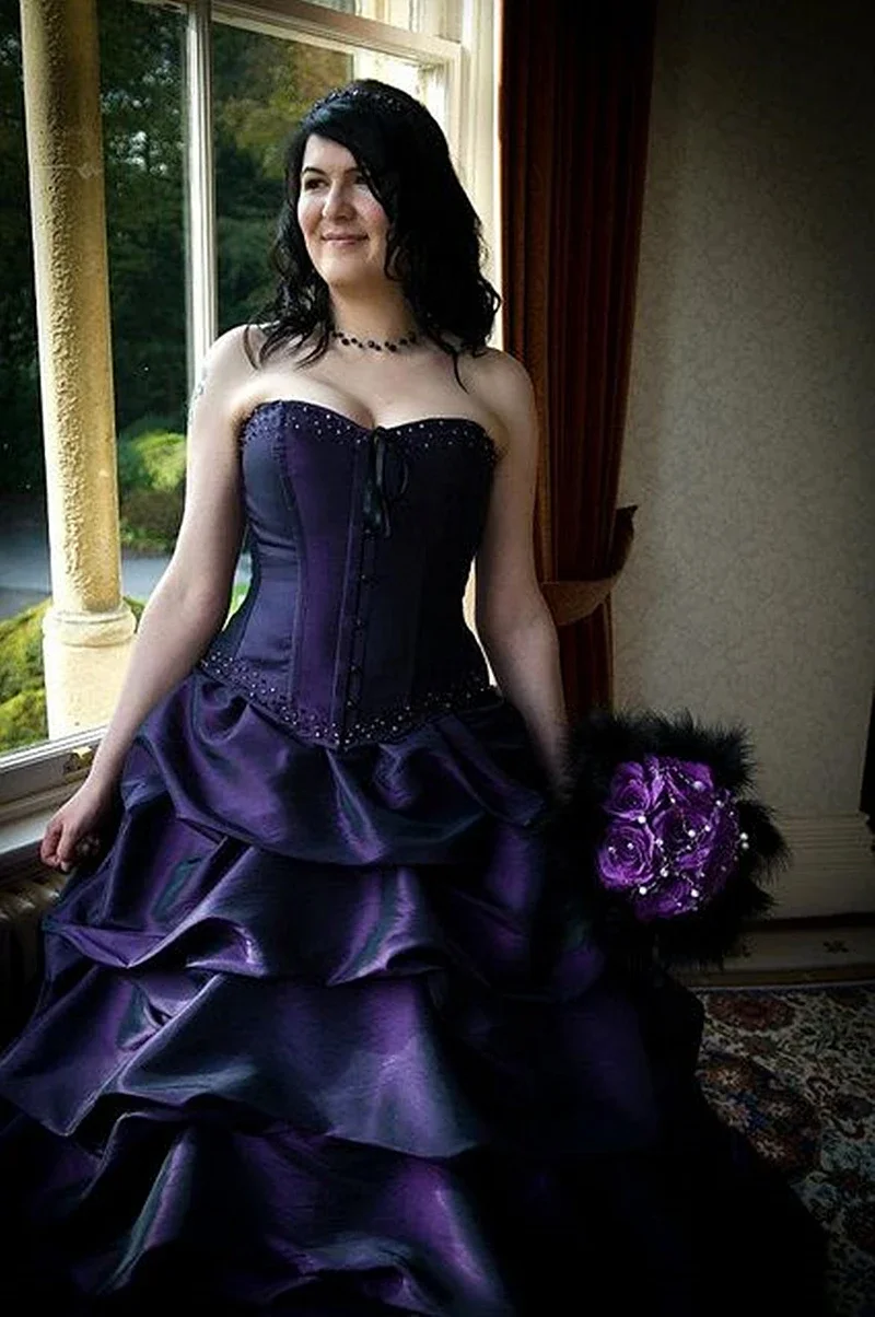 Gothic Purple Wedding Dress Crystals Beaded Sleeveless Ruched Royal Purple Satin Wave Bridal Gown Customized Women Dress 2024