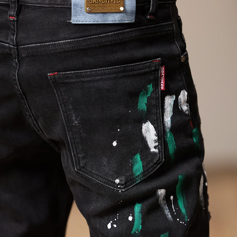 Graffiti Jeans uomo autunno Street Fashion pantaloni attillati neri pantaloni alla moda bei pantaloni strappati dritti abbinati