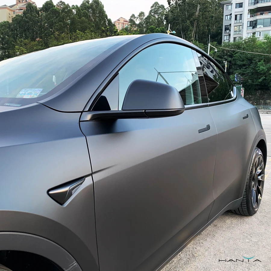 Pellicola autoadesiva per carrozzeria auto da imballaggio automobilistico. Involucro in vinile nero opaco puro