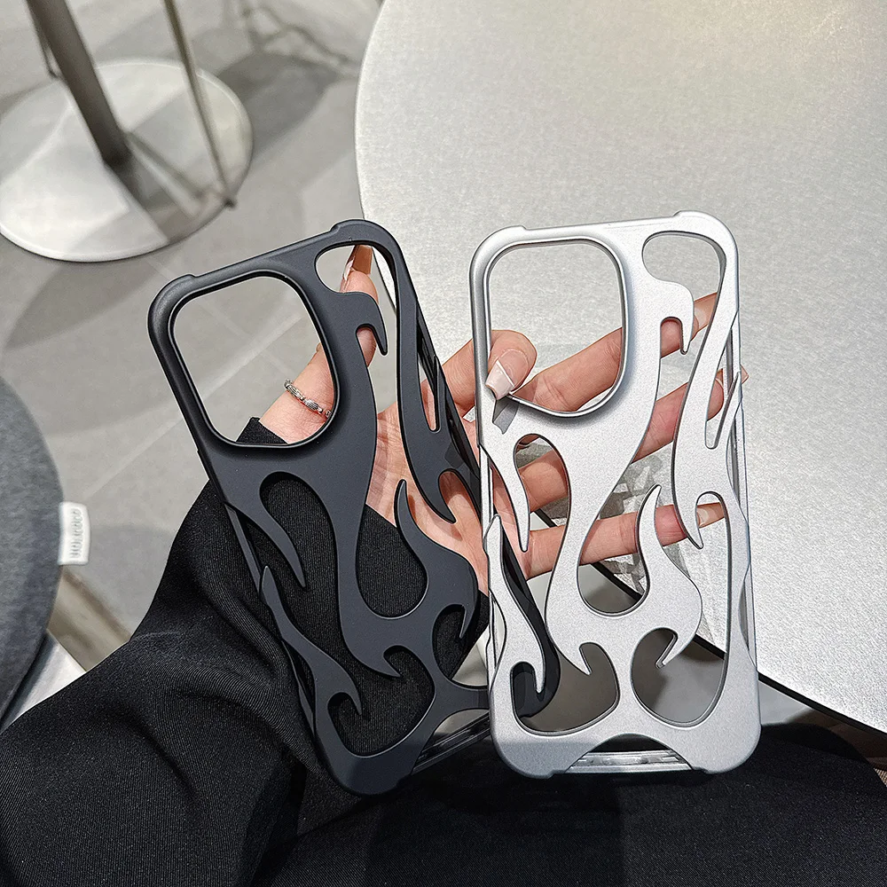 Funda de teléfono con llama de fuego ahuecada a la moda para iPhone 17 Air 16 15 14 13 12 11 Pro Max Cool Boy Girl, funda suave galvanizada plateada