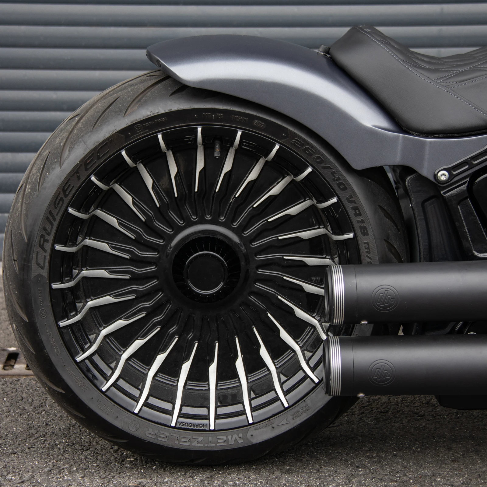 

Blade Design Stabilize Haley Motorcycle Wheels Rims Forged Wheel For 18-later Harley Street Bob Softail Standard Fatboy Breakout