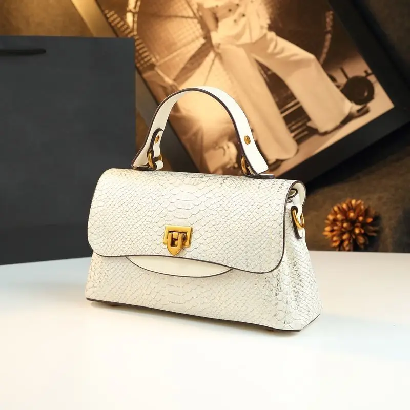 

Elegant Leather Classic Designer Paris Large Capacity Fashion Handbag For Women Luxury Stylish And Practical Diaper Bags