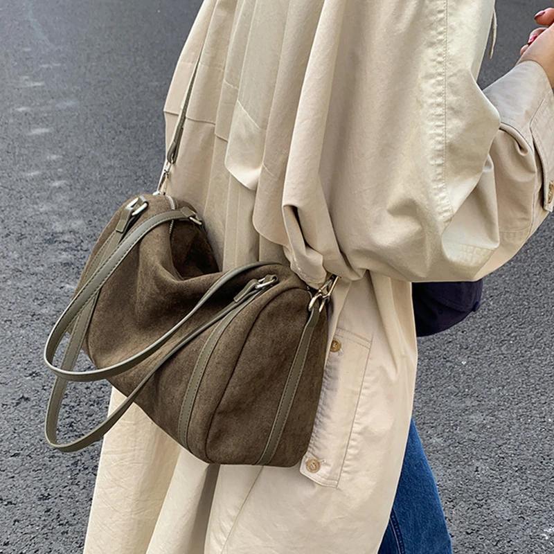 Damen-Handtaschen mit großer Kapazität, lässige Retro-Umhängetaschen aus Wildleder mit Reißverschluss, einfarbige Schultertaschen für den Alltag. – Detail 7