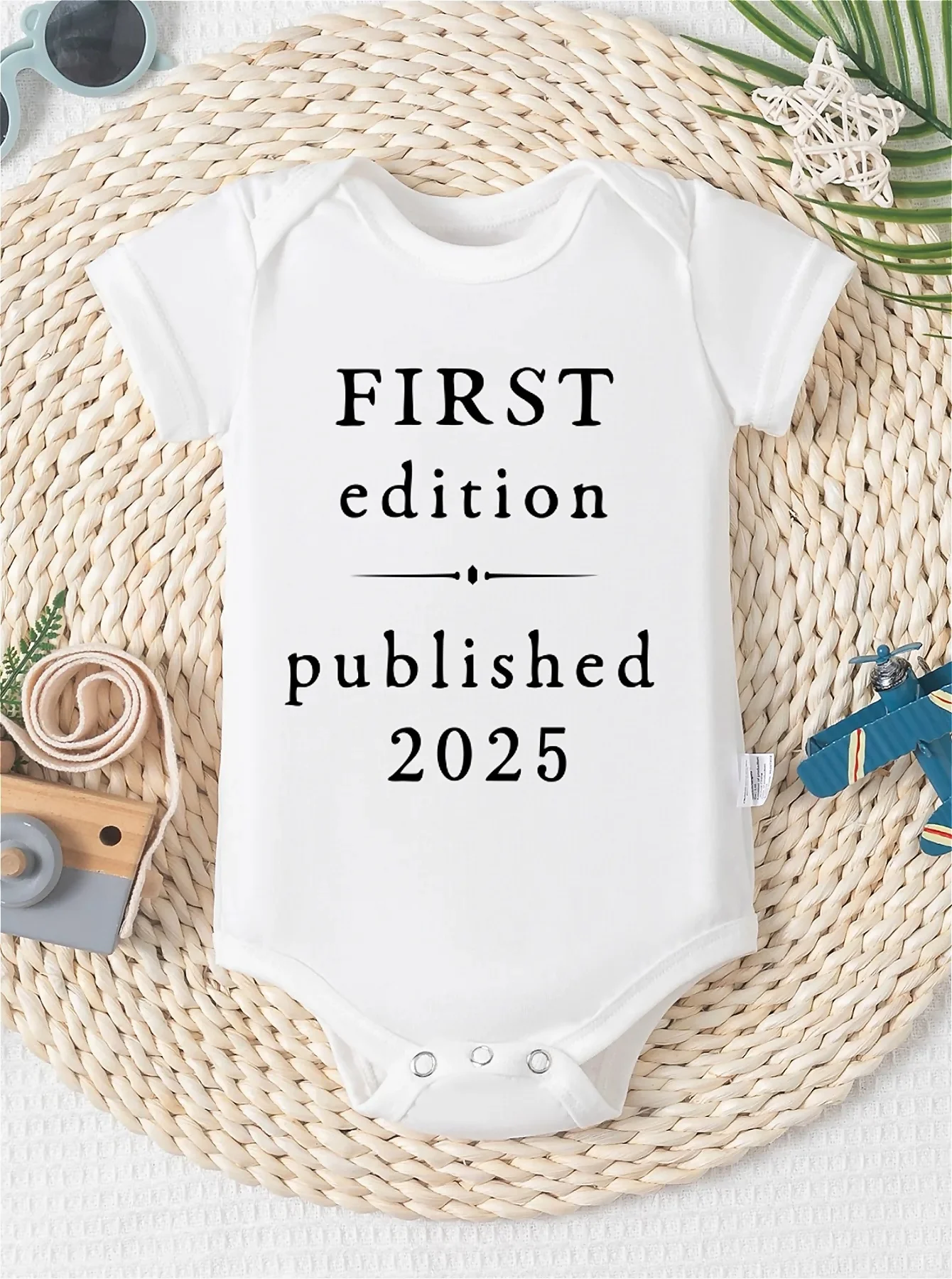 

The first edition published "Letter printed short sleeved jumpsuit, perfect for newborns, casual style, soft fabric, suitable fo