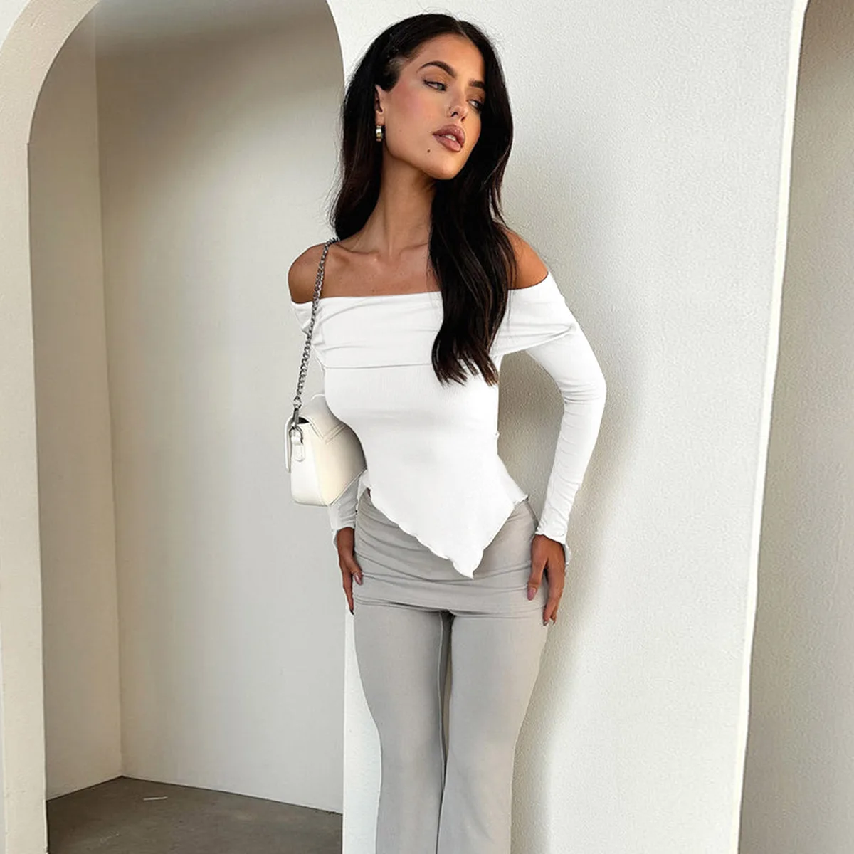 セクシーなワンショルダーロングスリーブトップ、レディース、肩出し、ネラインスプライス、通勤ファッション、オルト丈、カラー