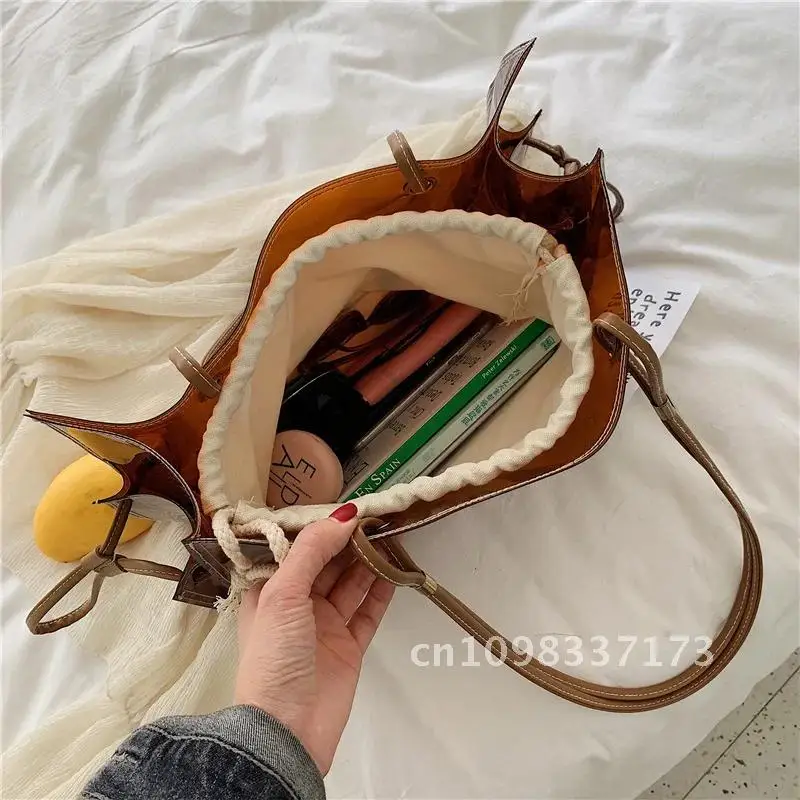 新しい女性の夏の透明ゼリーバッグ女性の大容量シングルショルダー通勤トートバッグ