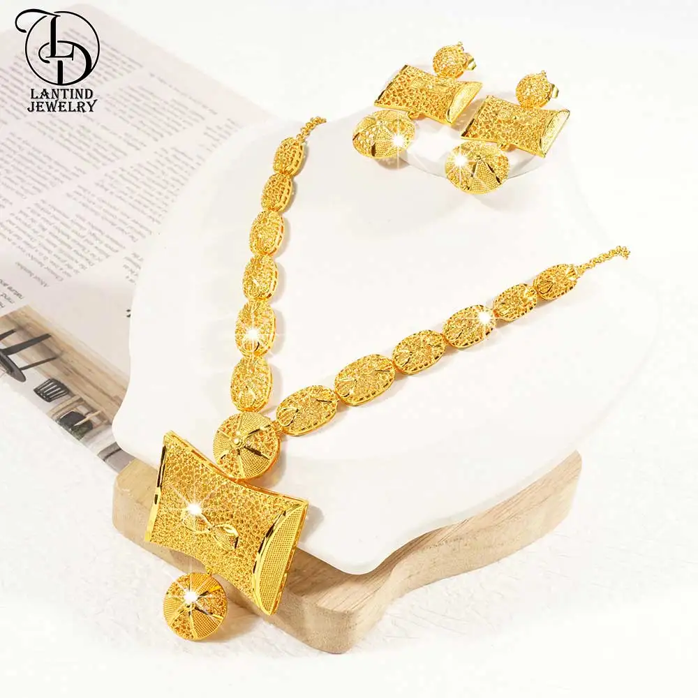 

As00031 Dubai Hot Selling 24K Gold-Plated Fashion Luxury Women's Pendant Necklace Earrings Cut Out Pattern Set Clavicle Chain for Women