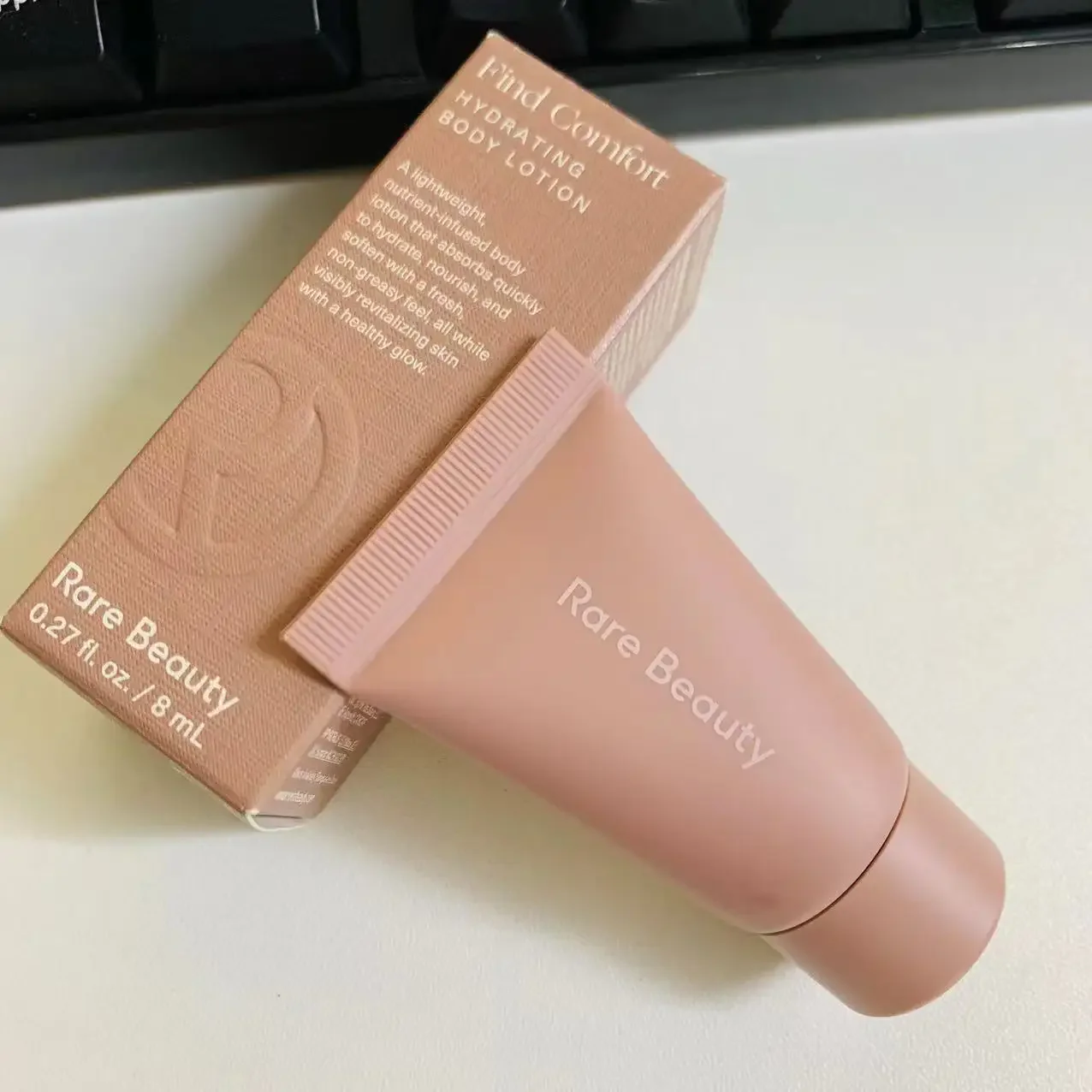 

8ml Rare Hydrating Body Lotion Nutrient-infused Body Beauty Lotion Lightweight Quickly Absorbs with Healthy Glow Skin Care