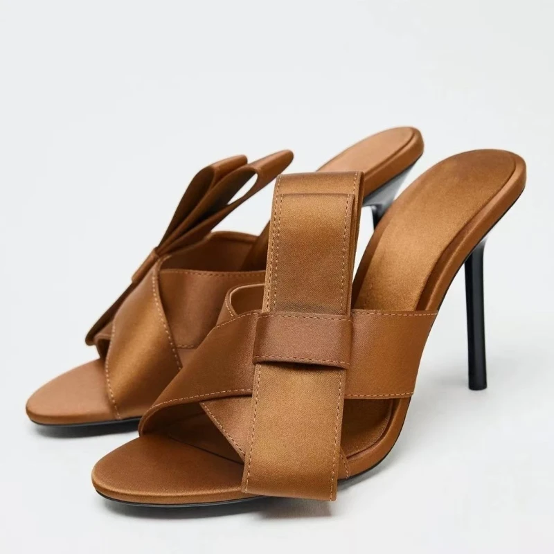 

Brown Silk Bow Decoration High Heeled Slippers Women Elegant Cross Tied Thin Heel Slide Sandals Sexy Open Toe Designer Shoes