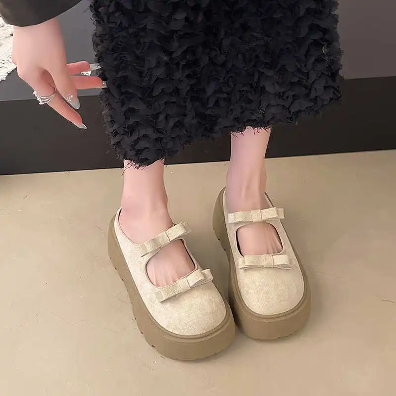 

Snow Booties In The Forest Sneakers Flip Flops Slippers Quick-drying Shoes Women's Sandals 33 Size Sports Wide Fit Gym