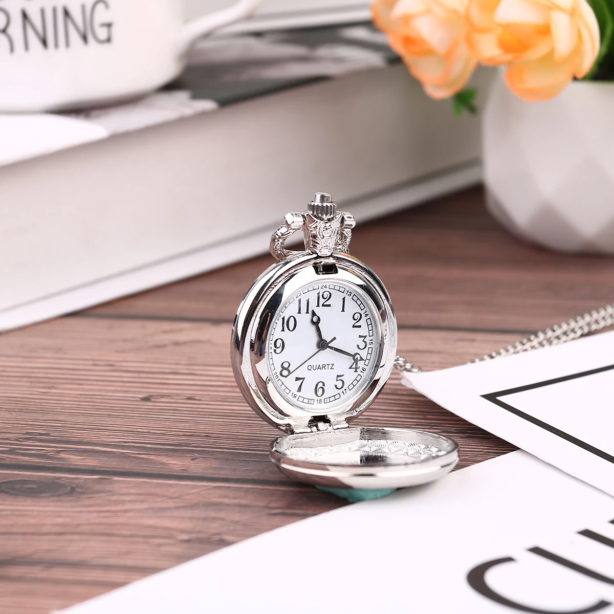 

Vintage Pocket Watch Necklace Retro Fashionable Gift for Family and Friends Alternative