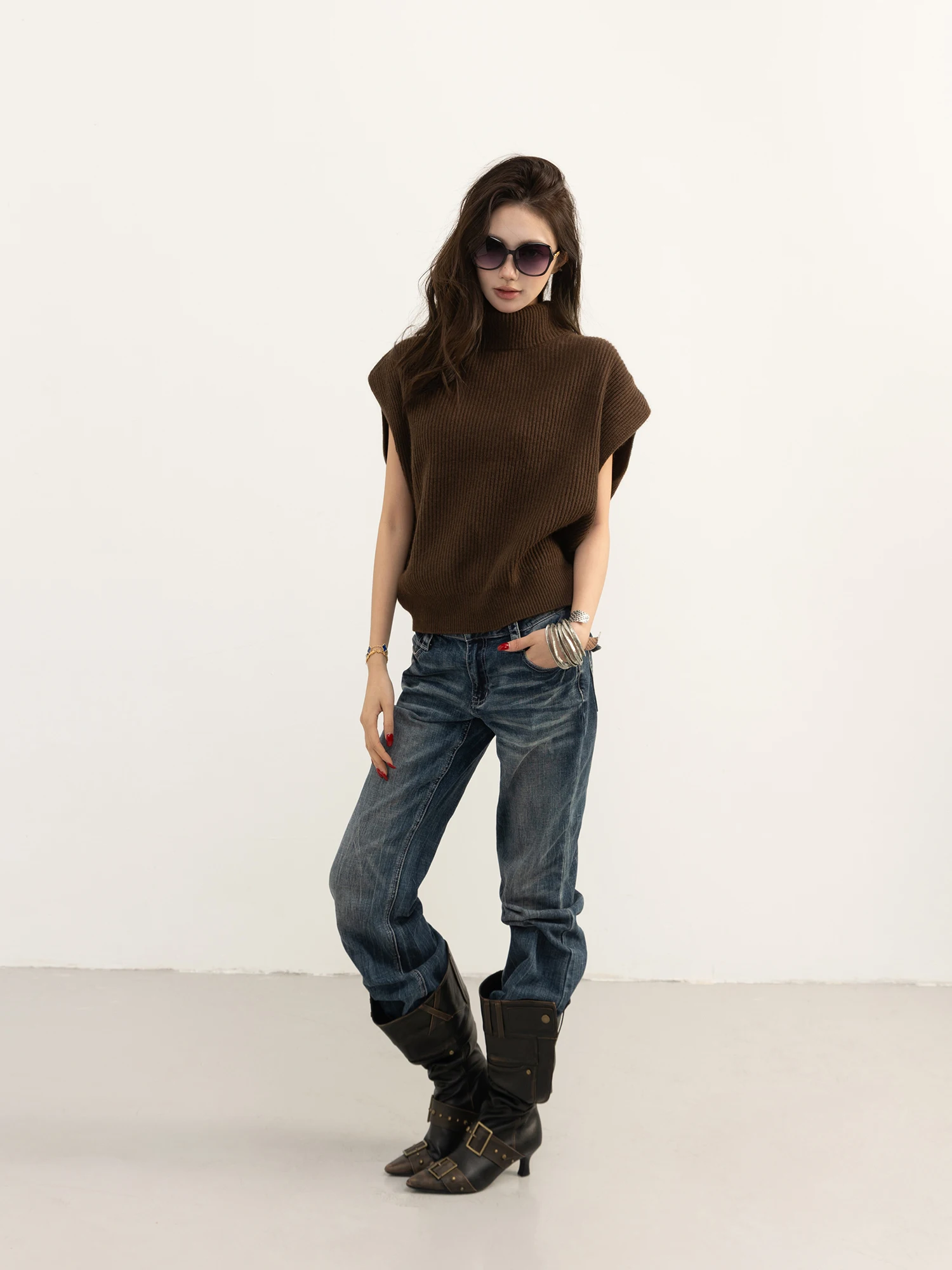 

Оригинальный дизайн Зима 2025: Женский вязаный жилет с высоким воротником, винтажный, свободного кроя, укороченный