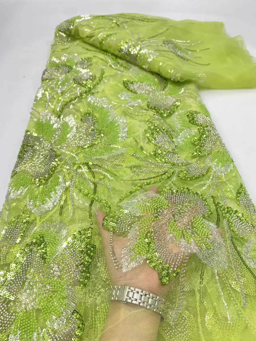 2025 ไนจีเรียทําด้วยมือลูกปัดTulle 5 หลาลูกไม้ผ้าแอฟริกันLuxury Sequinsตาข่ายผ้าสําหรับเจ้าสาวพรหมชุด