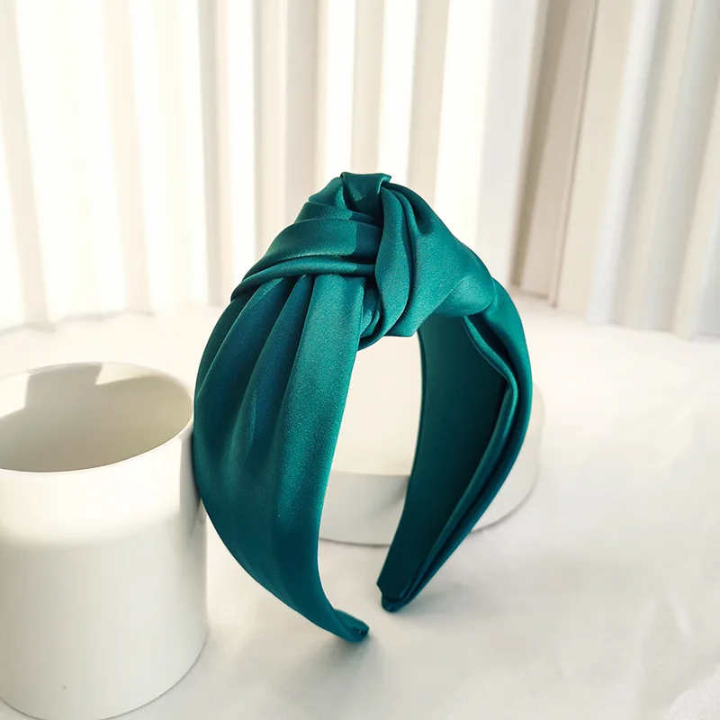 Knotted velvet headband