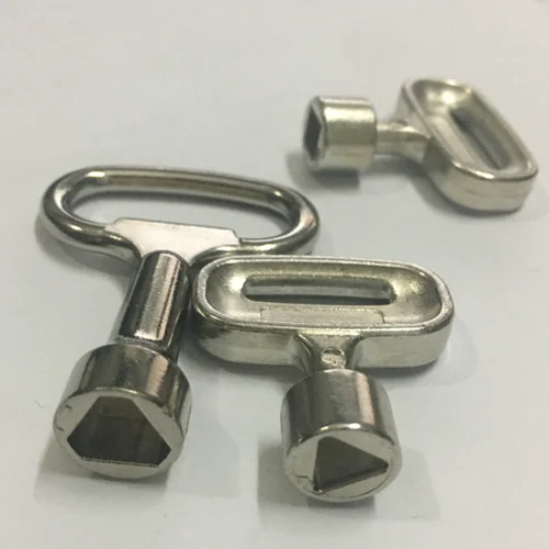 Llave de ala cuadrada triangular