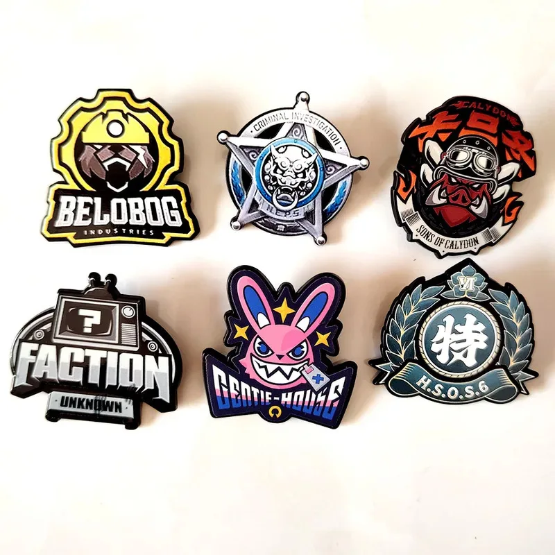 

XT8Zenless Zone Zero ZZZ Metal Badge Backpack Lapel pins Camp Series Cunning Hares Them Housekeeping Belobog Cosplay Prop GXT6@!