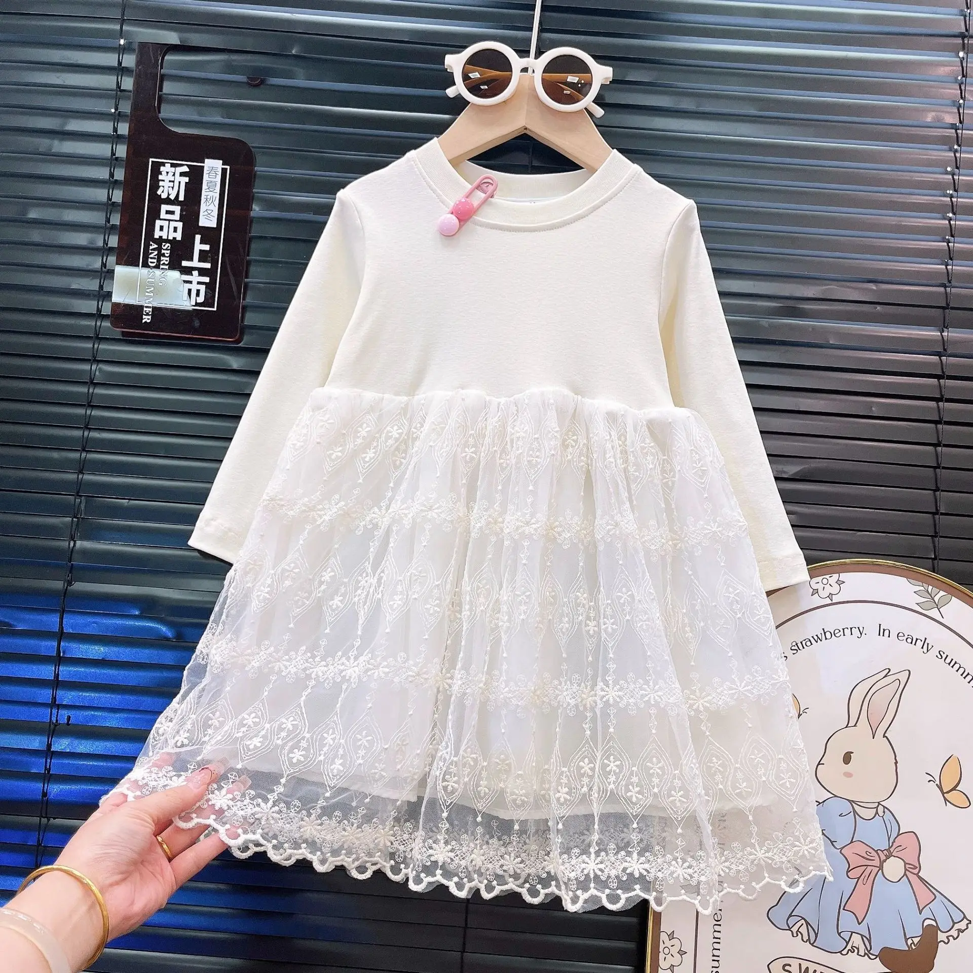 Mädchen-Spitzenkleid & Jeansjacken-Set – 2-teiliges Prinzessinnen-Outfit mit Rüschendetails, Lässige Kinderkleidung, Kleider für Mädchen – Detail 2