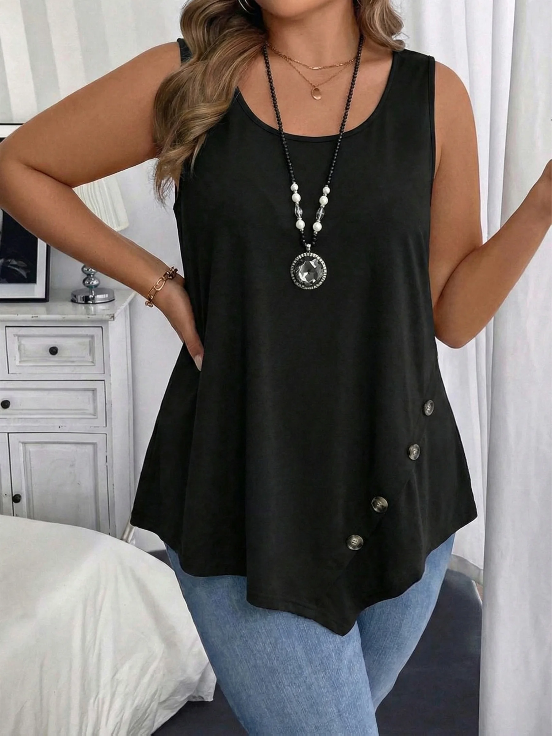 Ärmelloses Damen-Top in Übergröße mit Knopfdetail für mühelosen Stil – Detail 3