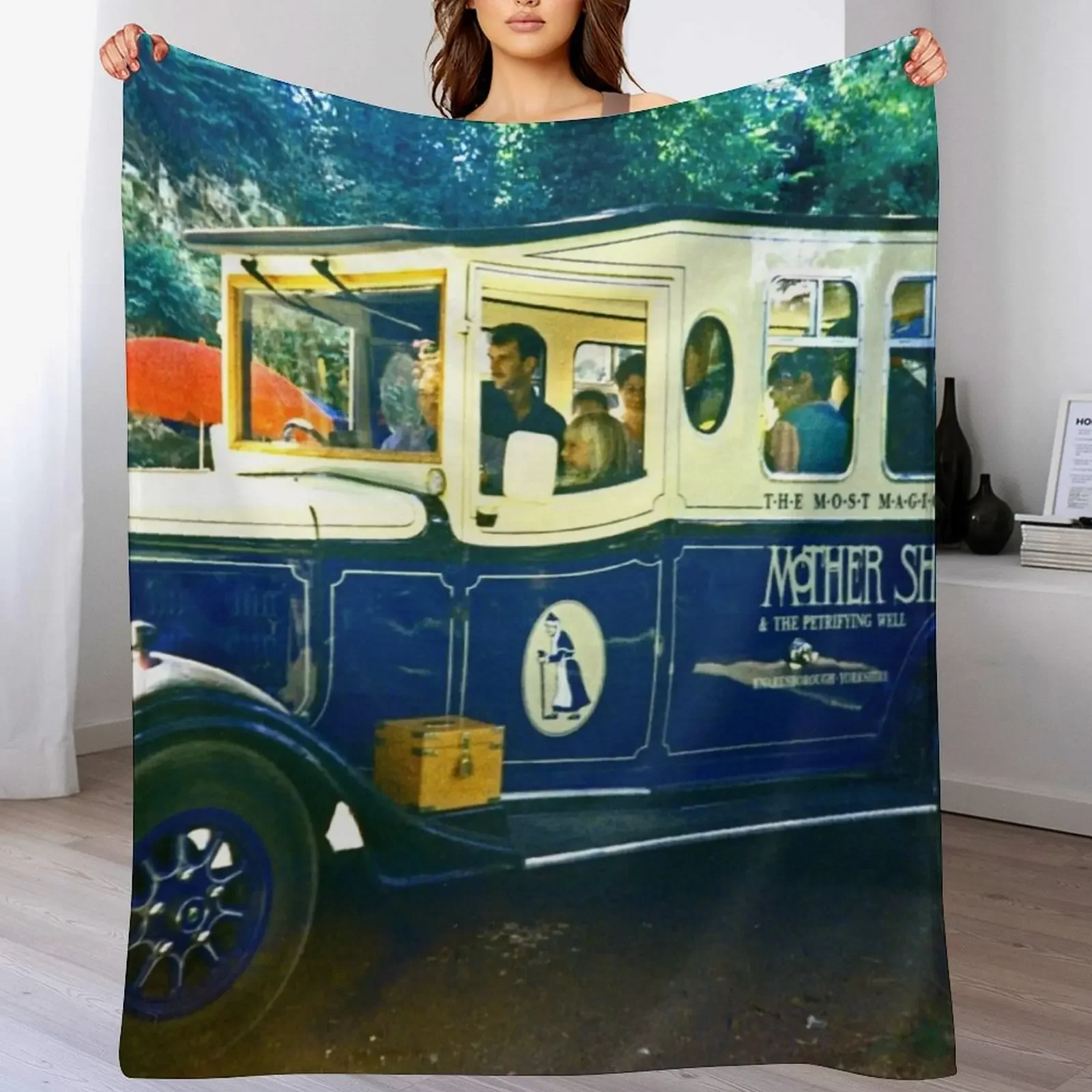 Charabanc Throw Blanket Stylish Decor Blanket Gift for Friends Roommate