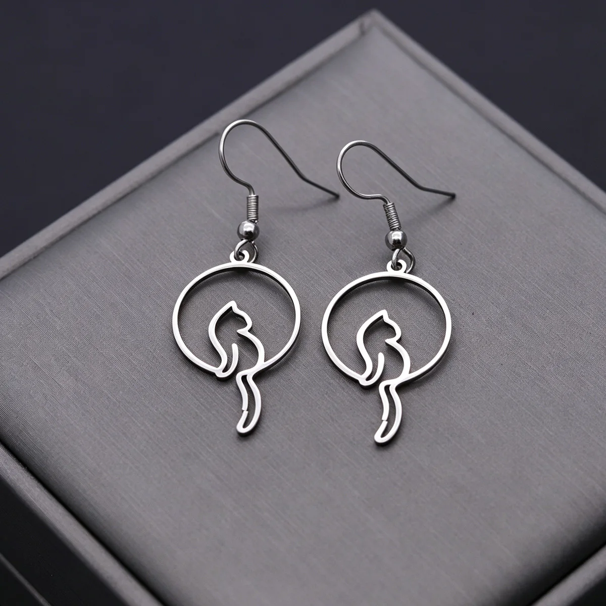 Chandler Stainless Steel Hollow Round Frame Cute Cat Pendant Earrings Female Delicate Design Ear Jewelry Party Creative Gifts