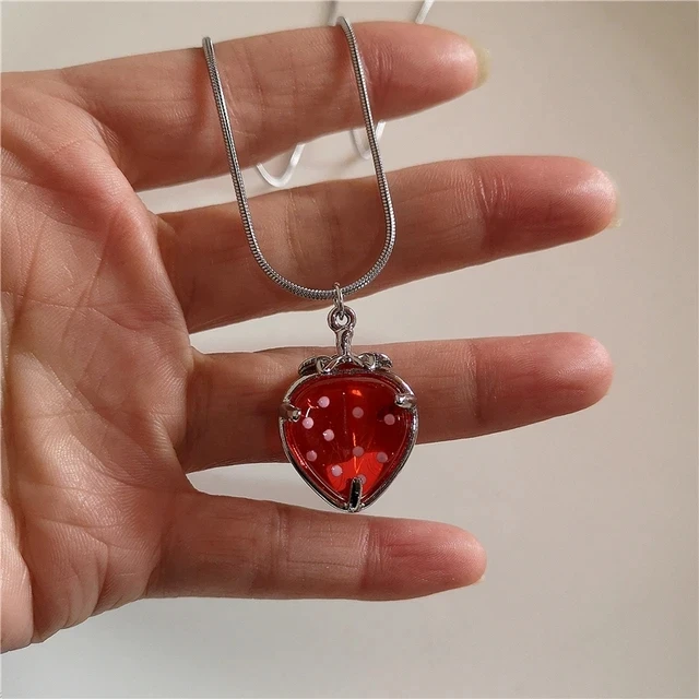 Y2K Strawberry Pendant Necklace Choker for Women Children Jewelry Imitation Pearl Neck Clavicle Chain Cute Accessories New