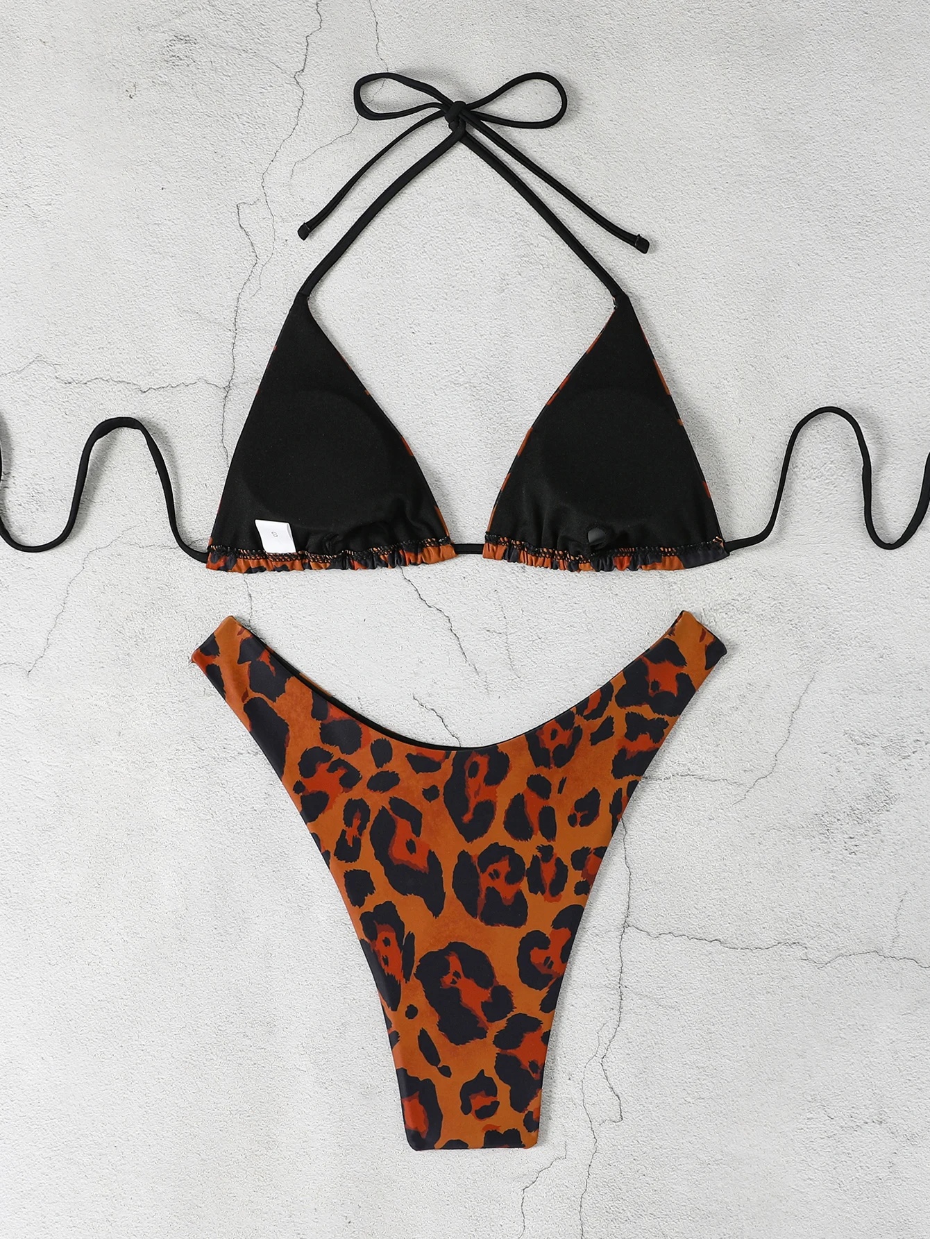 Triângulo sexy halter tanga biquíni 2025 mulheres corda banho feminino leopardo maiô natação maiô beachwear